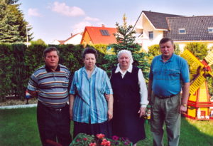 Мама, Вова, Люда, Саша Петкау, 2004 год.