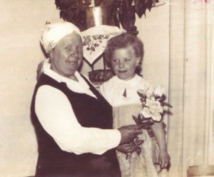 Бабушка с Наташей Петкау, Ерментау.
