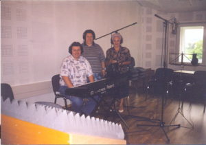 Запись в студии: Вера Сахарук, Петкау Люда, и Петя Дик,  1999год.