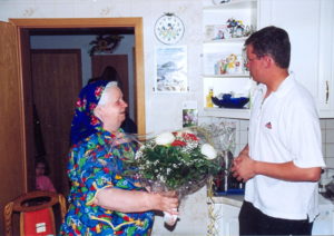 Внук Юрик поздравляет бабушку с 80 летием, 2004 год.